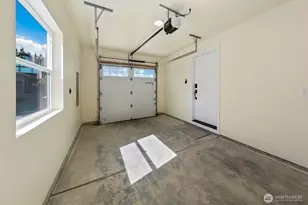 330 NE Elk Pl, Seattle, WA 98115 - Photo 23