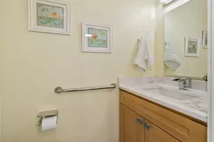 330 NE Elk Pl, Seattle, WA 98115 - Photo 11