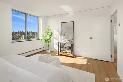 4540 8th Avenue NE #1002, Seattle, WA 98105 - Photo 17