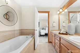 723 N 198th St, Shoreline, WA 98133 - Photo 17