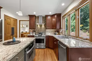 13022 205th Pl SE, Issaquah, WA 98027 - Photo 11
