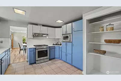 1326 N 40th Street, Seattle, WA 98103 - Photo 13