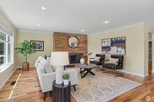 1326 N 40th St, Seattle, WA 98103 - Photo 5