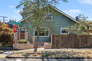 1326 N 40th St, Seattle, WA 98103 - Photo 3