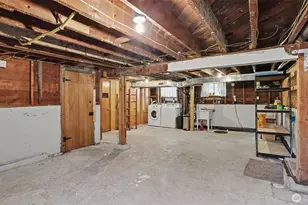 1326 N 40th St, Seattle, WA 98103 - Photo 23