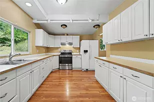 25010 Morgan St, Black Diamond, WA 98010 - Photo 11