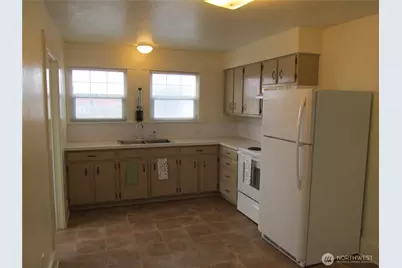 110 & 114 E Hazel Avenue, Burlington, WA 98233 - Photo 9