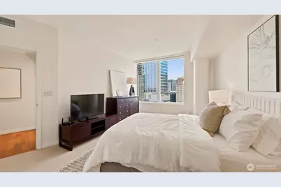 500 106th Avenue NE #1501, Bellevue, WA 98004 - Photo 21