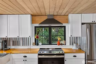 18274 Capet Zalsiluce Rd, La Conner, WA 98257 - Photo 15