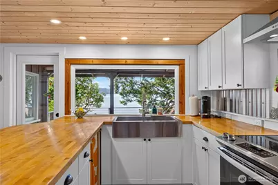 18274 Capet Zalsiluce Road, La Conner, WA 98257 - Photo 13