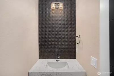 9206 NE 24th Street, Clyde Hill, WA 98004 - Photo 25