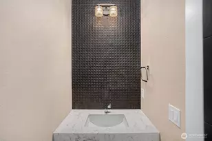 9206 NE 24th St, Clyde Hill, WA 98004 - Photo 25