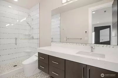 9206 NE 24th Street, Clyde Hill, WA 98004 - Photo 17