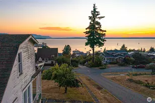 917 13th St, Bellingham, WA 98225 - Photo 1
