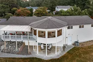 1052 E Robinhood Dr, Arlington, WA 98223 - Photo 3