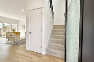 708 N 102nd St, Seattle, WA 98133 - Photo 5