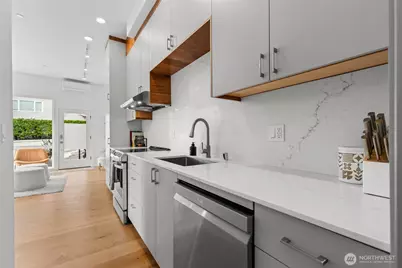 637 13th Avenue E, Seattle, WA 98102 - Photo 15