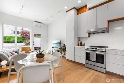637 13th Avenue E, Seattle, WA 98102 - Photo 9