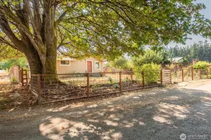 1134 W 18th St, Port Angeles, WA 98363 - Photo 3