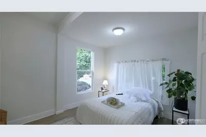 1305 NE 55th Street, Seattle, WA 98105 - Photo 13