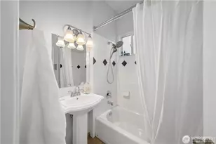 1305 NE 55th St, Seattle, WA 98105 - Photo 15