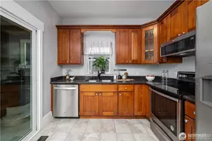 1305 NE 55th St, Seattle, WA 98105 - Photo 11
