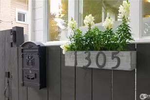 1305 NE 55th St, Seattle, WA 98105 - Photo 3