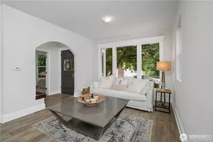 1305 NE 55th St, Seattle, WA 98105 - Photo 9