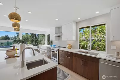 10705 41st Place NE, Seattle, WA 98125 - Photo 9