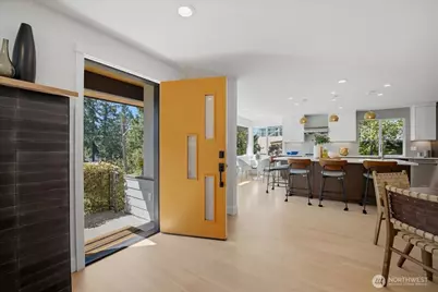 10705 41st Place NE, Seattle, WA 98125 - Photo 3