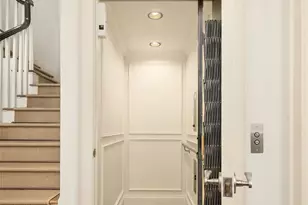 2018 Broadmoor Dr E, Seattle, WA 98112 - Photo 15