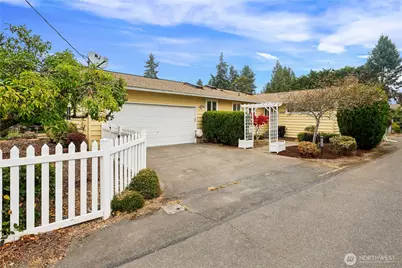 20224 Greenwood Ave N, Shoreline, WA 98133 - Photo 1