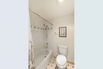 12056 15th Avenue NE #201, Seattle, WA 98125 - Photo 17