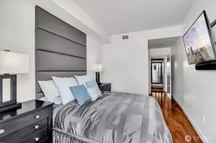 10610 NE 9th Pl, Bellevue, WA 98004 - Photo 15