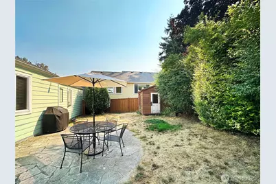 7471 Corliss Avenue N, Seattle, WA 98103 - Photo 13