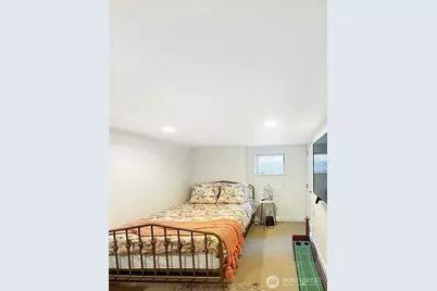 7471 Corliss Avenue N, Seattle, WA 98103 - Photo 9