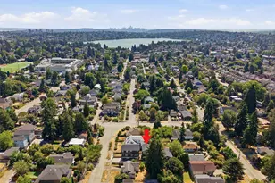 8815 Densmore Ave N, Seattle, WA 98103 - Photo 3