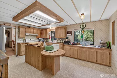 16211 Hackamore Way E, Greenwater, WA 98022 - Photo 9