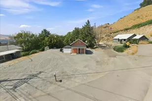 617 N Bradley St, Chelan, WA 98816 - Photo 1