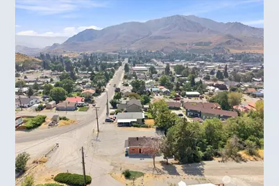 617 N Bradley Street, Chelan, WA 98816 - Photo 5