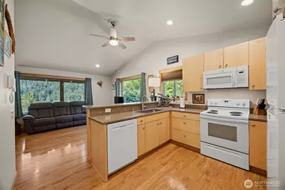 9273 Black Mountain Lane, Maple Falls, WA 98266 - Photo 15