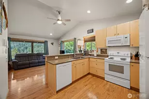 9273 Black Mountain Ln, Maple Falls, WA 98266 - Photo 15