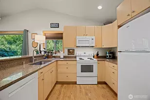 9273 Black Mountain Ln, Maple Falls, WA 98266 - Photo 17