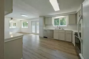 209 Sunset Dr, Longview, WA 98632 - Photo 3