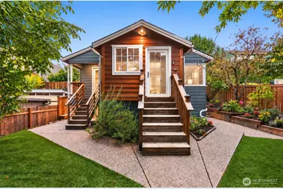 6215 38th Avenue NE, Seattle, WA 98115 - Photo 1