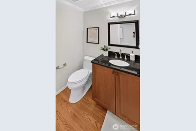 1010 106th Avenue SE, Bellevue, WA 98004 - Photo 11