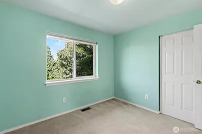 719 Kensington Avenue S, Kent, WA 98030 - Photo 15
