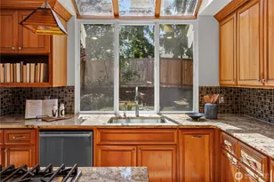 24717 SE 45th Pl, Issaquah, WA 98029 - Photo 13