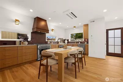 2903 3rd Avenue N, Seattle, WA 98109 - Photo 11