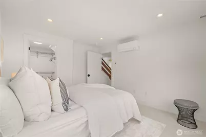 2903 3rd Avenue N, Seattle, WA 98109 - Photo 19